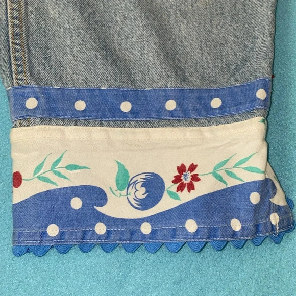 ZENA high rise capri denim embellished at bottom button zipper fly Y2K size 10 - Picture 3 of 10